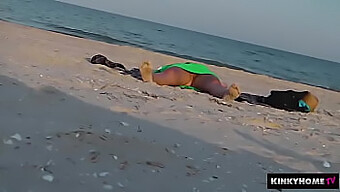 Mujer Desnuda Capturada Discretamente En La Playa