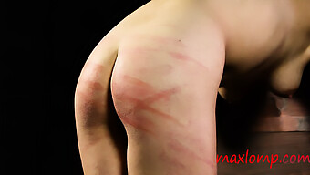 Jonge Blonde Tiener Vernederd Met Zware Spanking